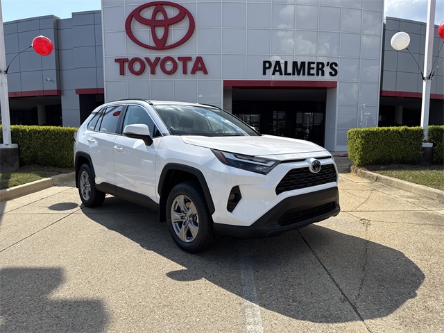 2025 Toyota RAV4 XLE's photo