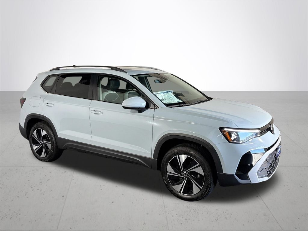 2025 Volkswagen Taos SE photo 4