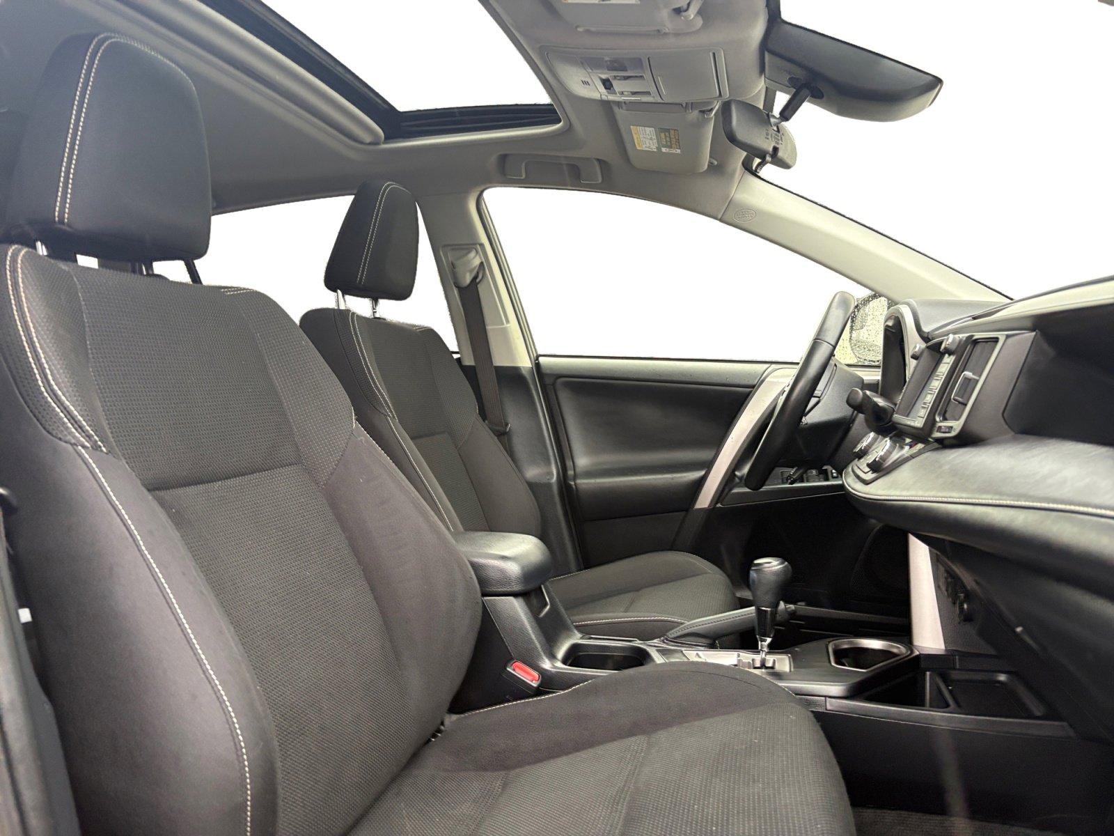 2018 Toyota RAV4 Hybrid XLE photo 24