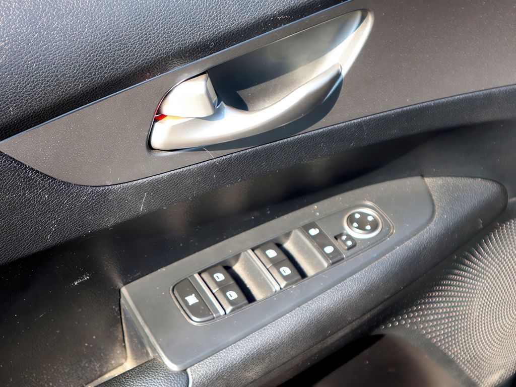2019 Kia Forte LXS photo 11
