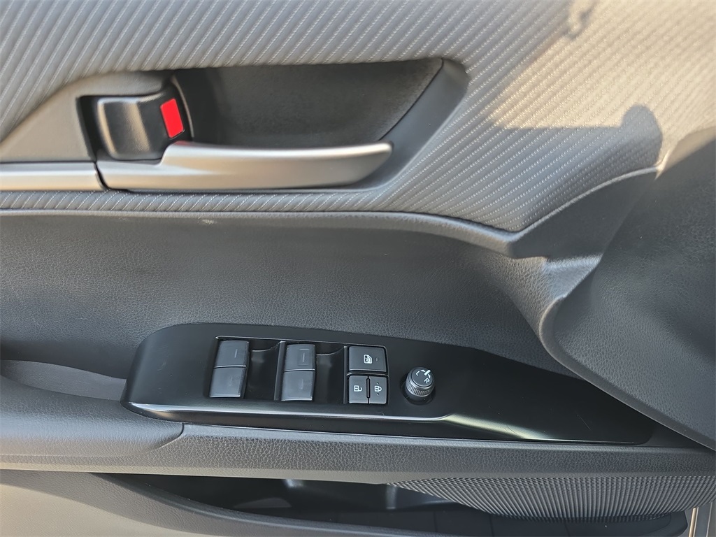 2025 Toyota Camry SE photo 14