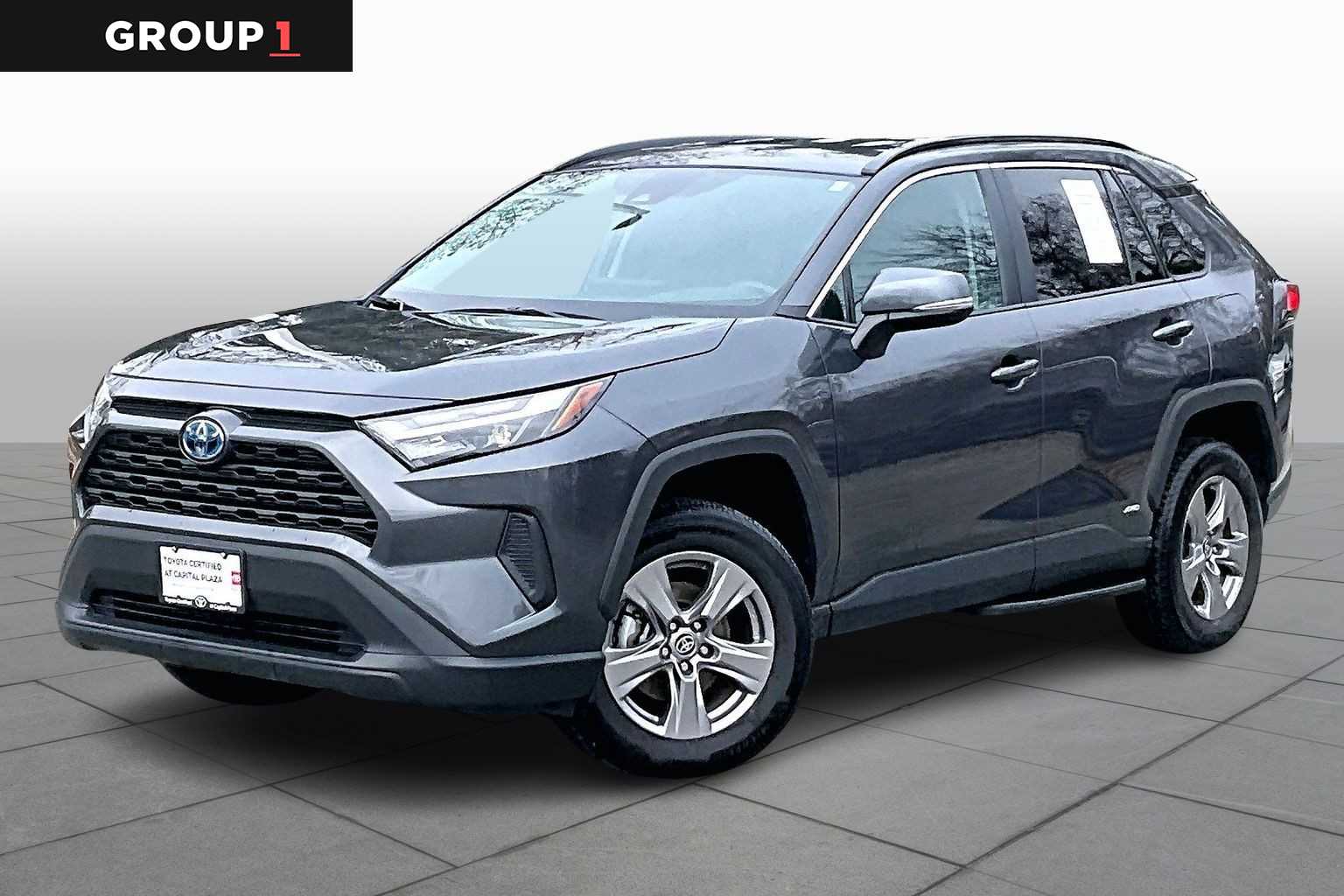 2024 Toyota RAV4 XLE's photo