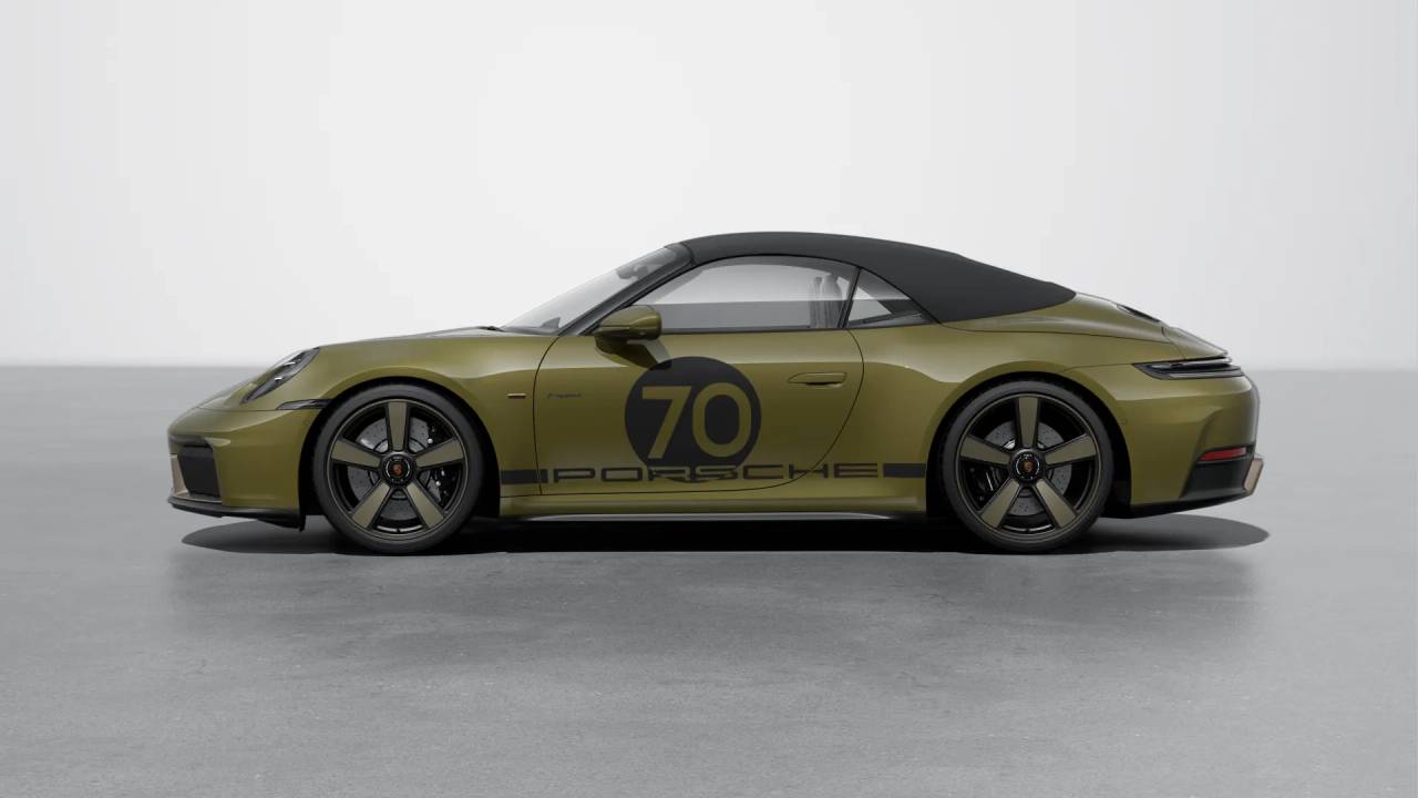 2026 Porsche 911 4 GTS photo 2