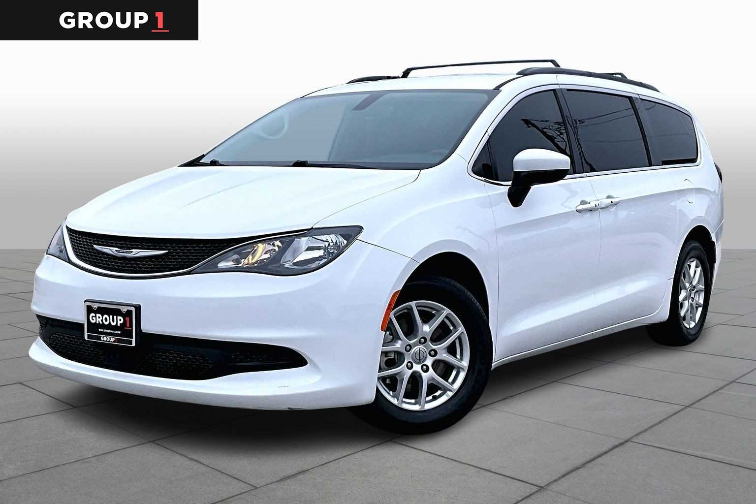 2021 Chrysler Voyager's photo