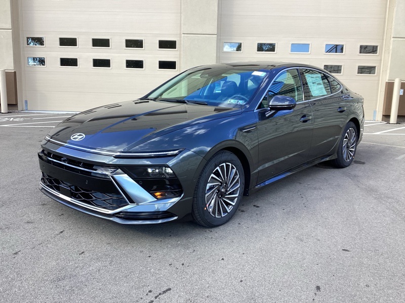 2026 Hyundai Sonata Hybrid Limited photo 3