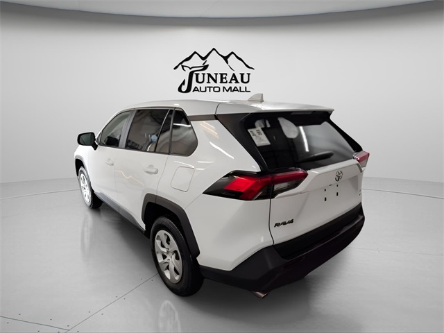 2024 Toyota RAV4 LE photo 3