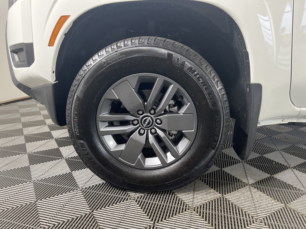 2025 Nissan Frontier SV photo 9