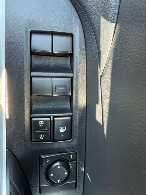 2022 Toyota RAV4 LE photo 21