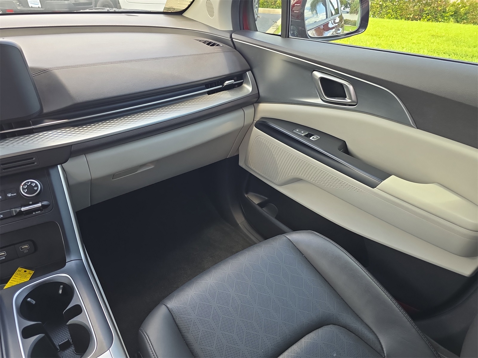 2024 Kia Carnival LX photo 11