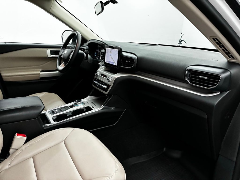 2023 Ford Explorer XLT photo 30