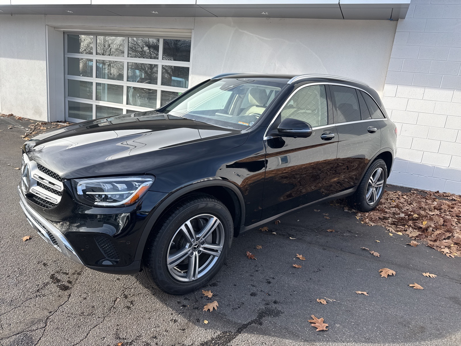 2022 Mercedes-Benz GLC GLC300's photo
