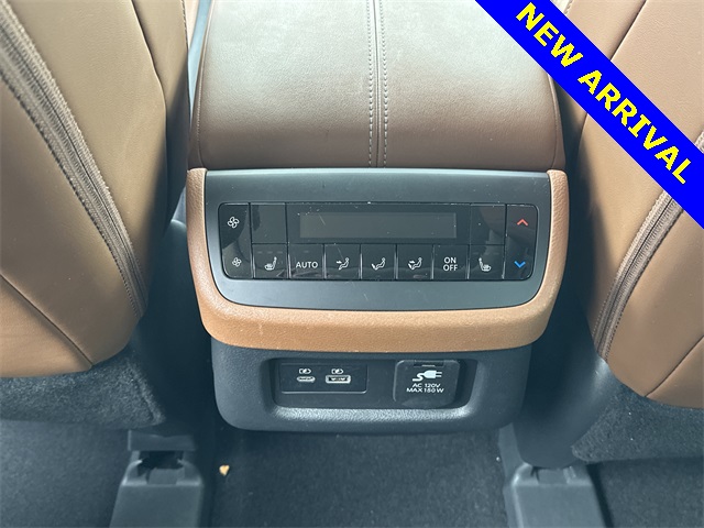 2023 Nissan Pathfinder Platinum photo 12