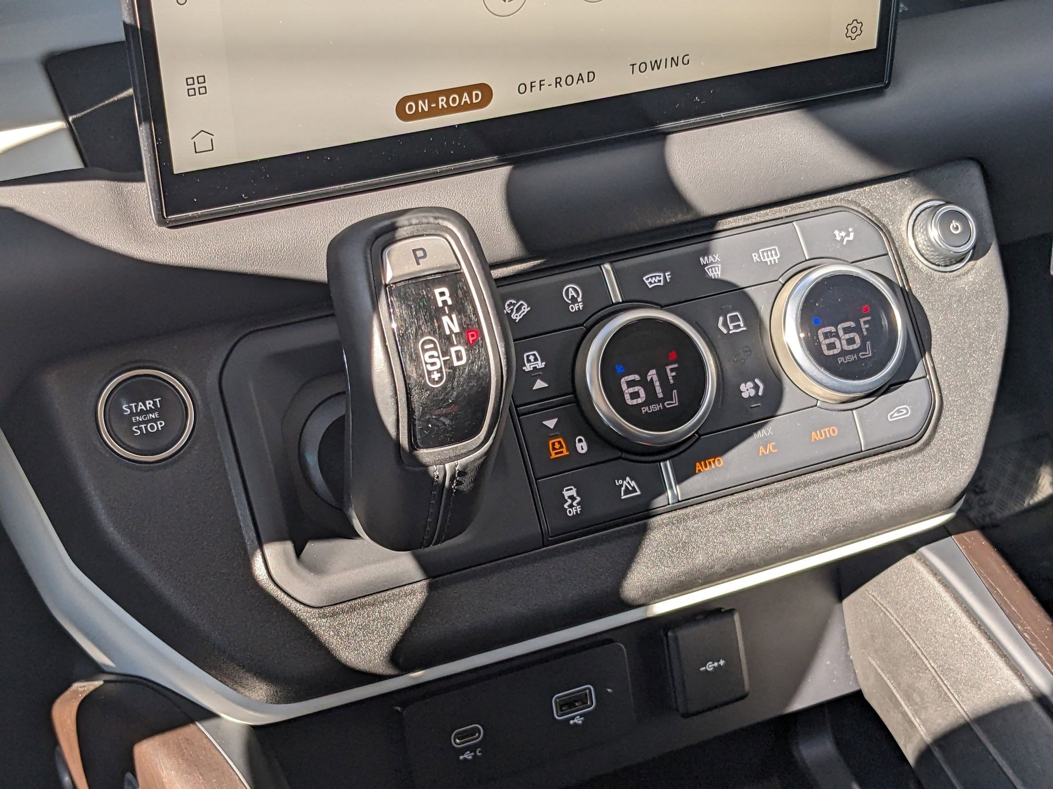 2023 Land Rover Defender 130 First Edition photo 21