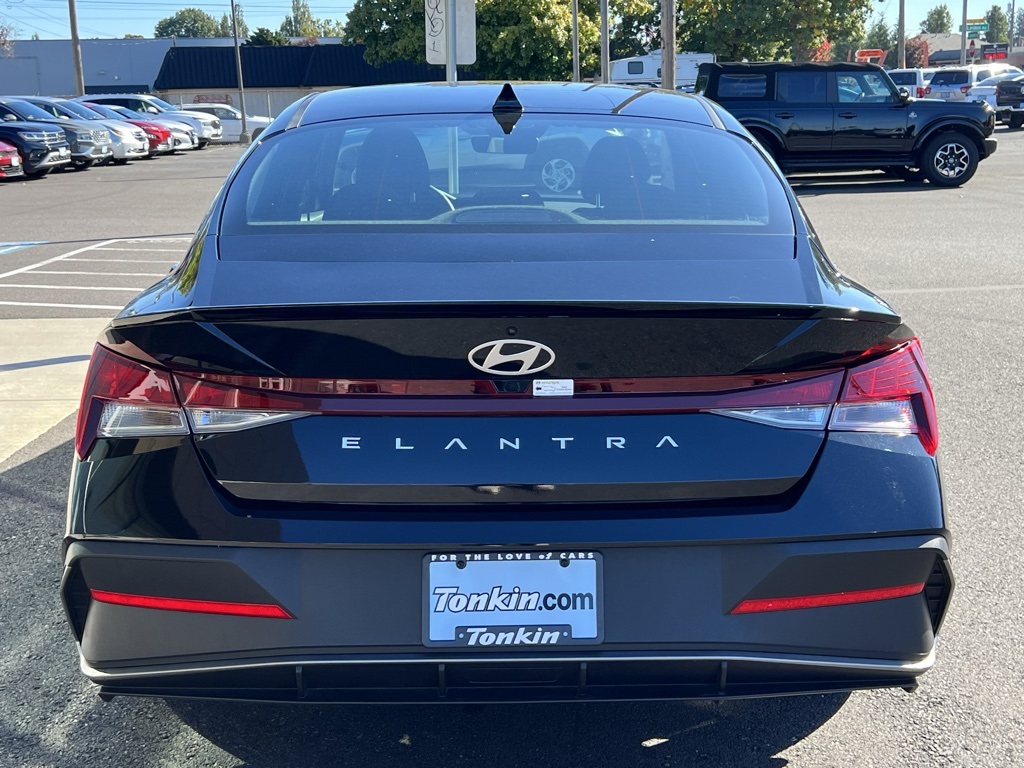 2025 Hyundai Elantra SEL Sport photo 4