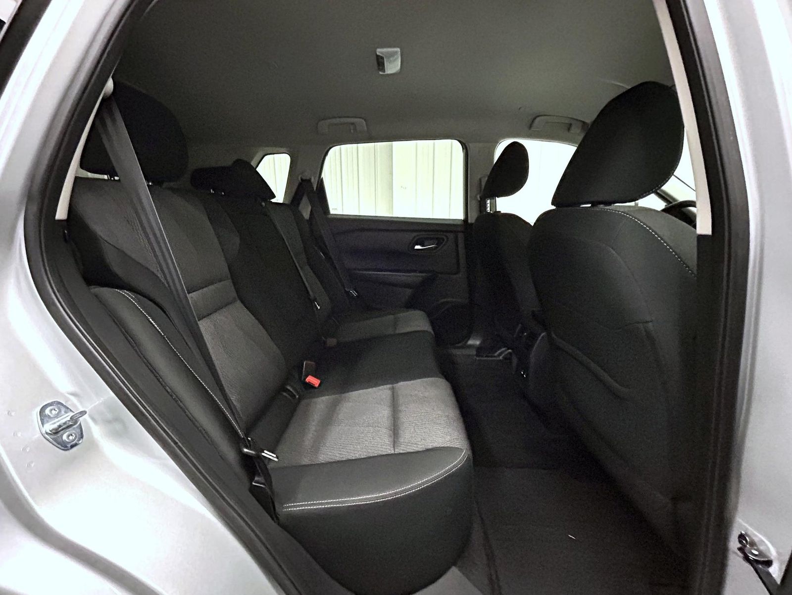 2024 Nissan Rogue SV photo 15