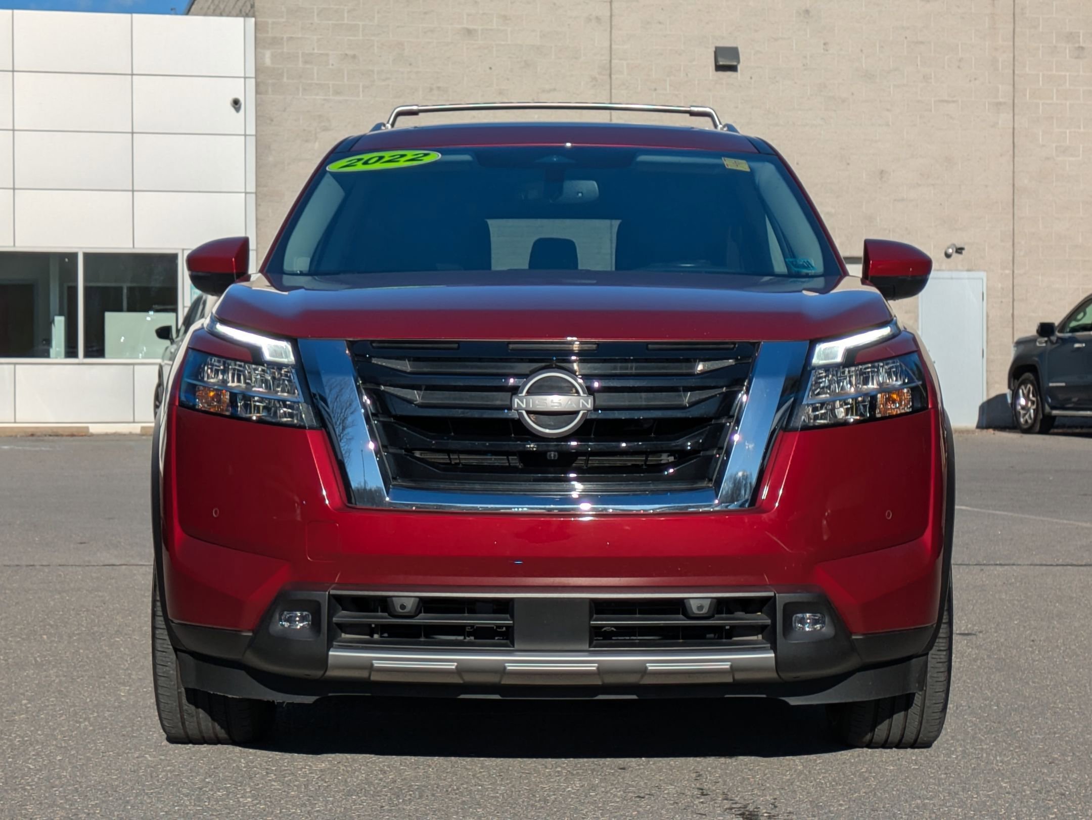 2022 Nissan Pathfinder SL photo 2