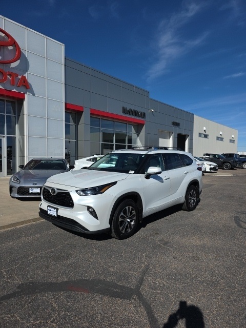 2022 Toyota Highlander XLE's photo