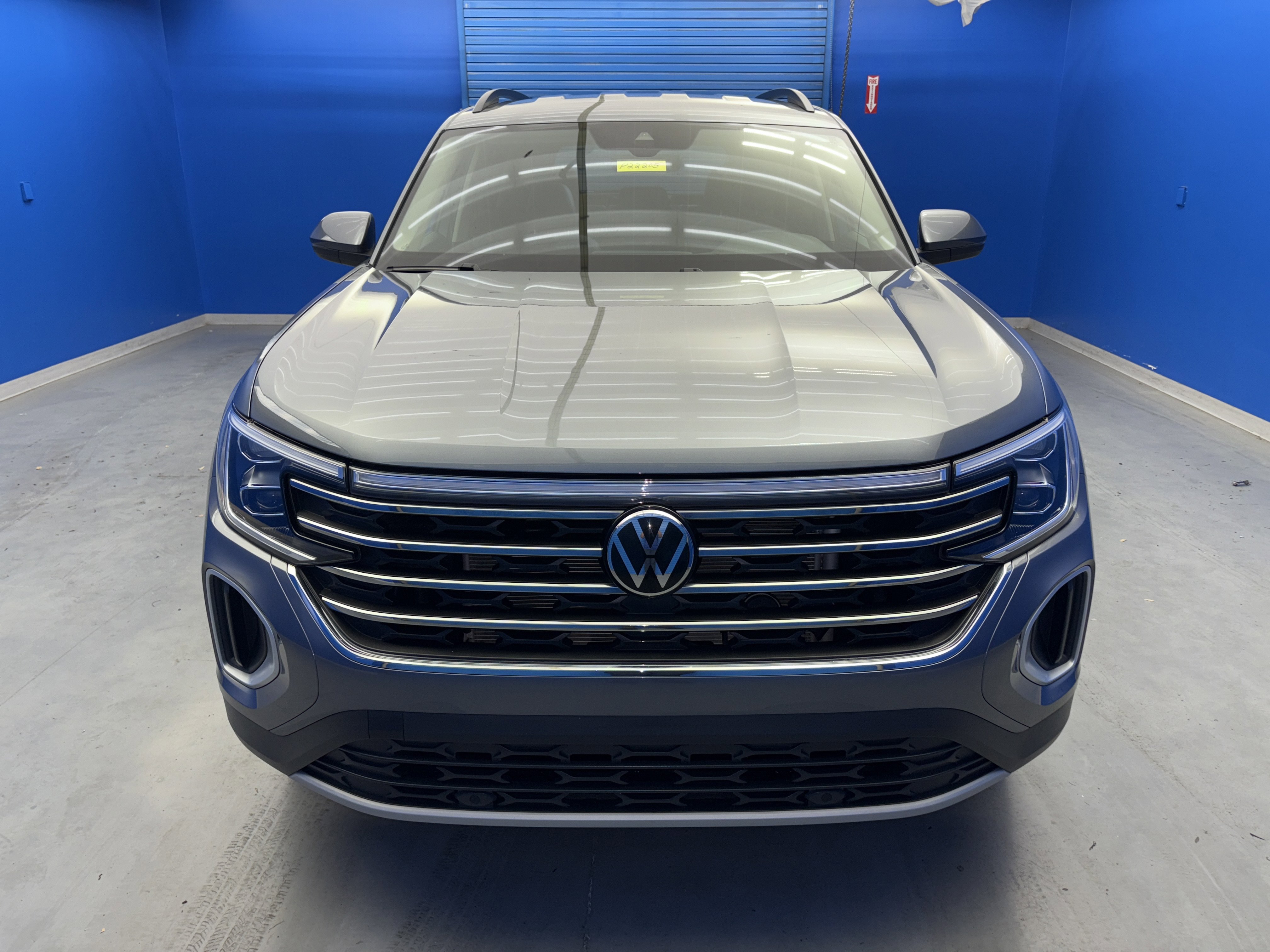 2024 Volkswagen Atlas SE photo 2