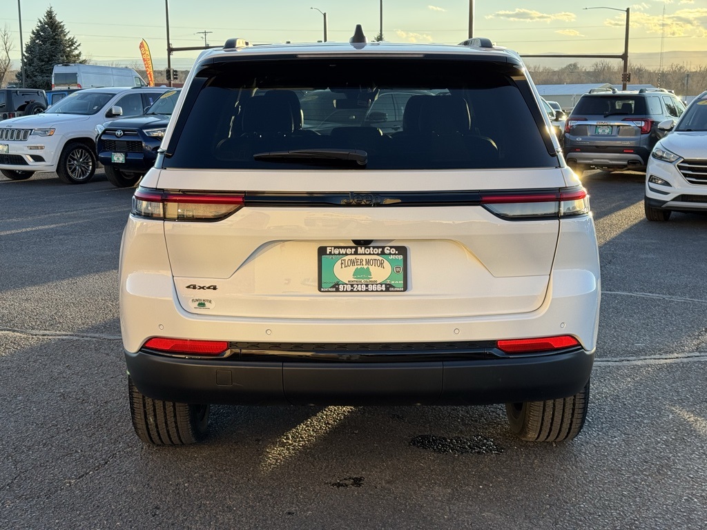 2025 Jeep Grand Cherokee Altitude photo 4