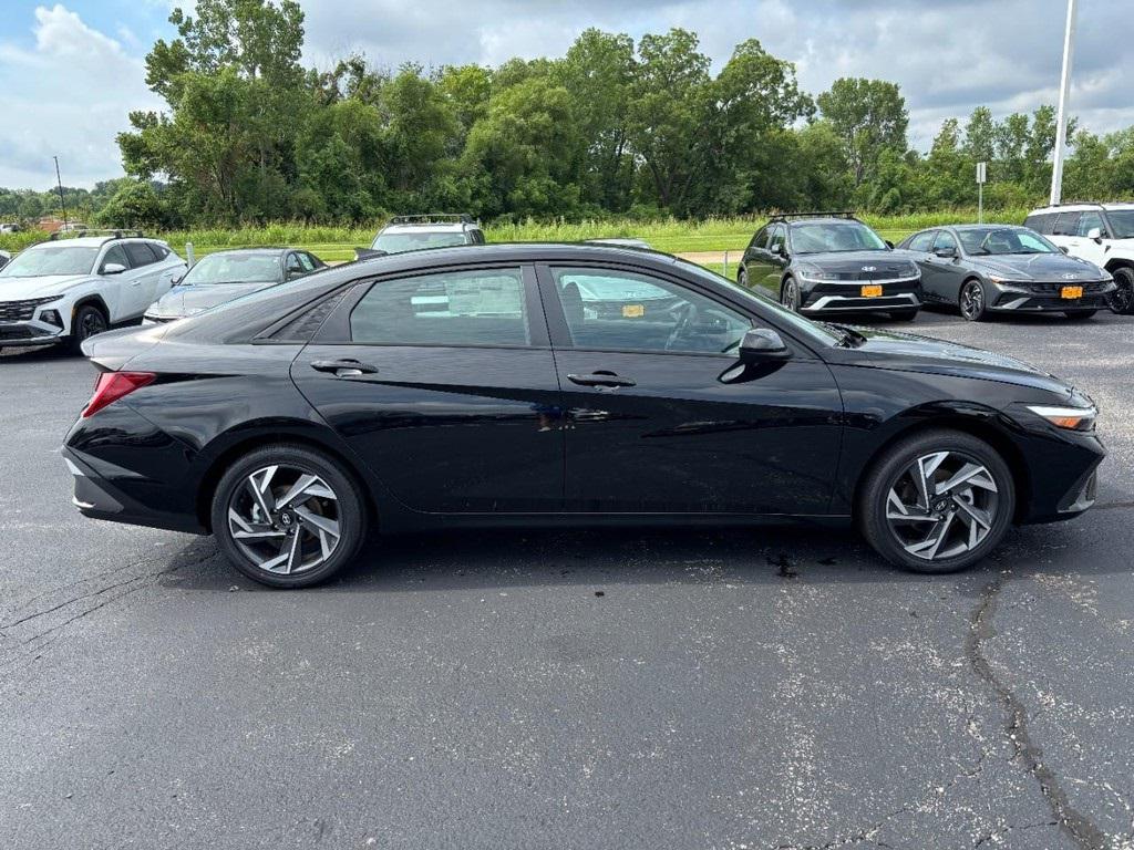 2025 Hyundai Elantra Hybrid SEL Sport photo 2
