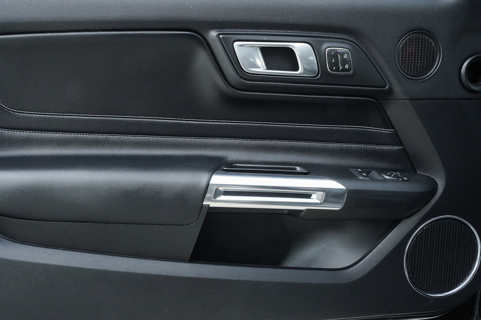 2020 Ford Mustang GT Premium photo 18