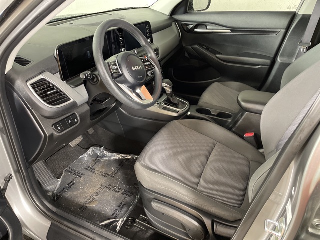 2024 Kia Seltos LX photo 14