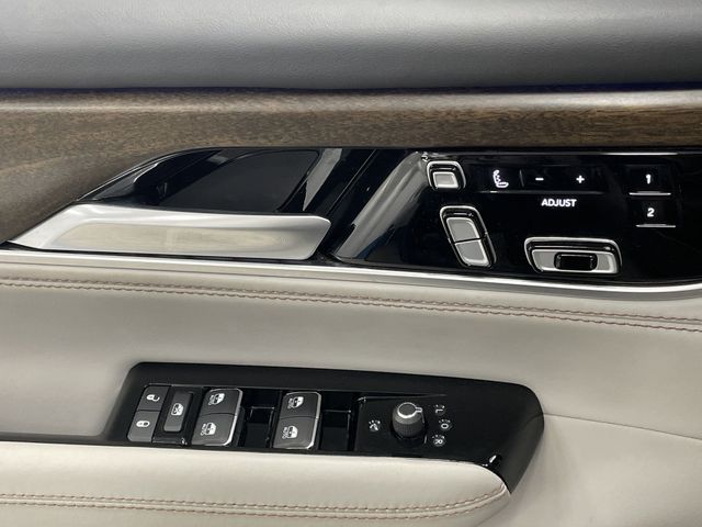 2023 Jeep Grand Wagoneer L Base photo 27