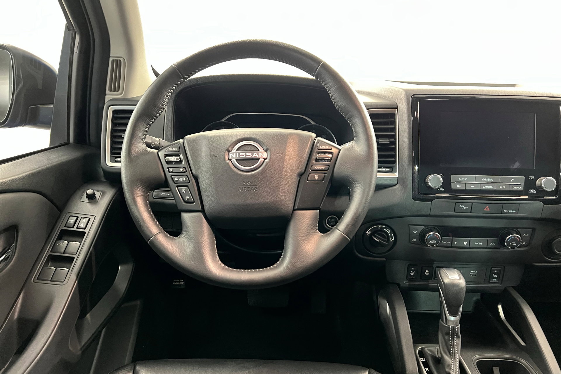 2024 Nissan Frontier SL photo 12