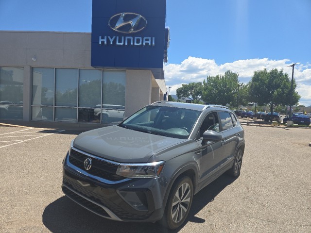 Used 2022 GRAY Volkswagen SE image 1