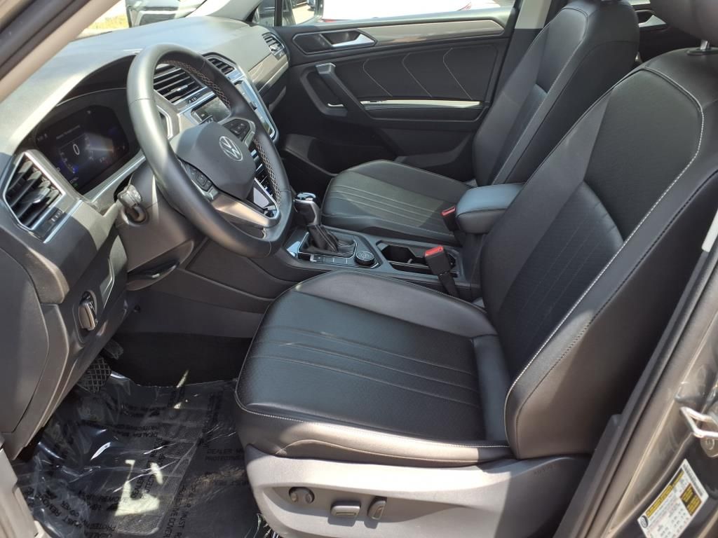 2022 Volkswagen Tiguan SE photo 14