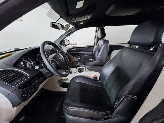 2017 Dodge Grand Caravan SXT photo 3