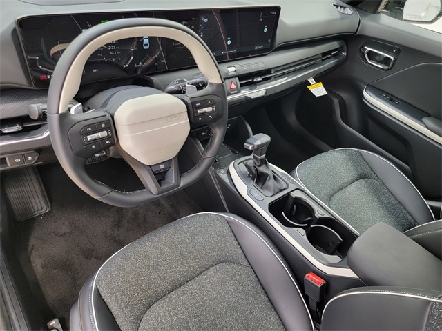 2025 Kia K4 GT-Line photo 12