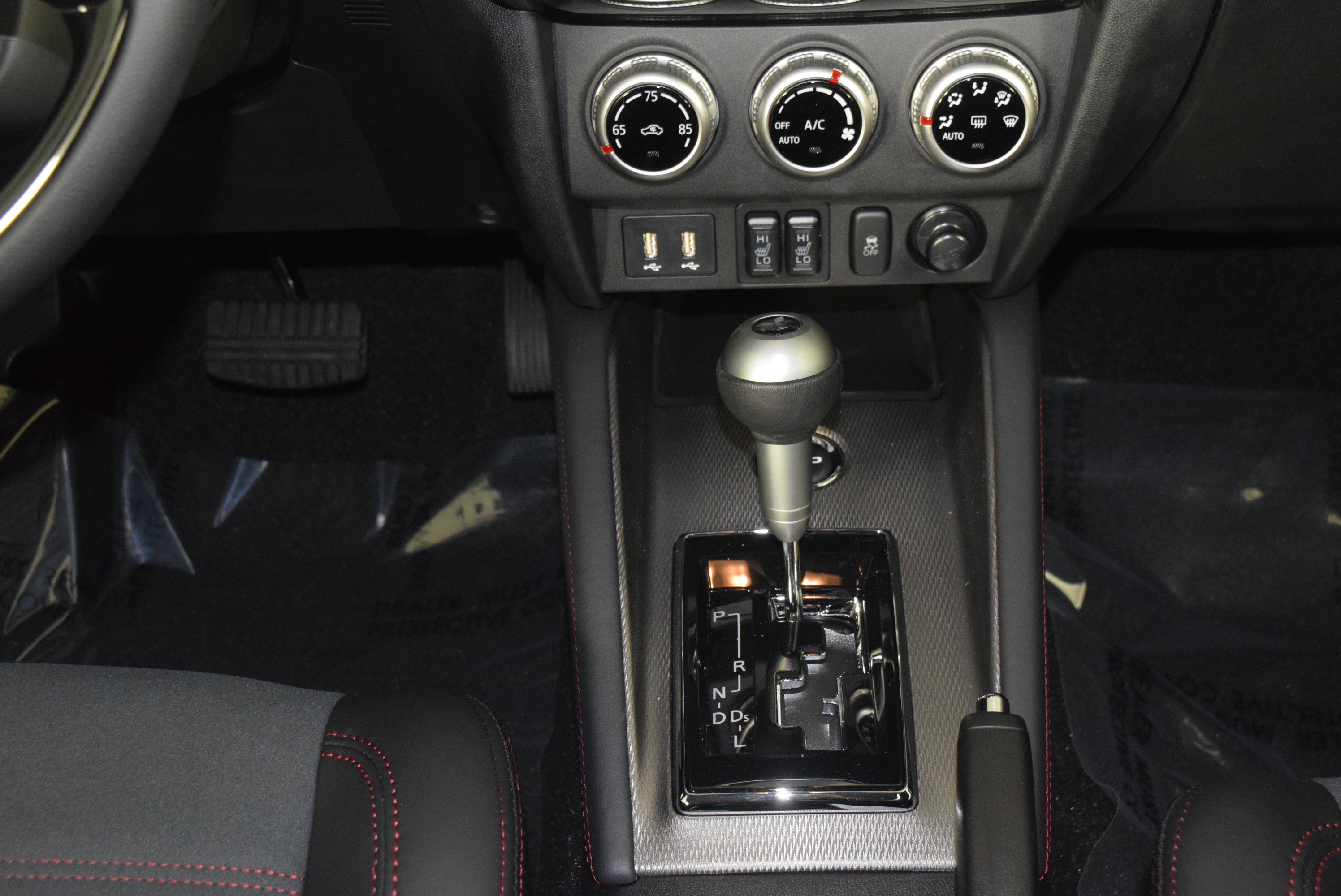 2025 Mitsubishi Outlander Sport SE photo 13