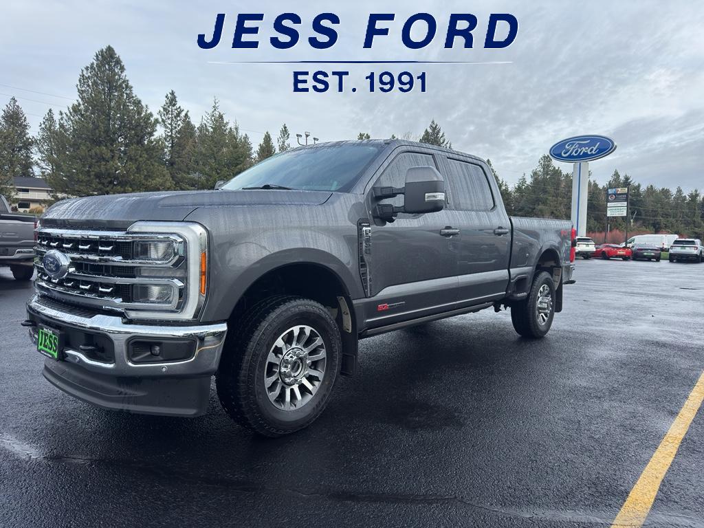 2023 Ford F-350 Super Duty Lariat's photo