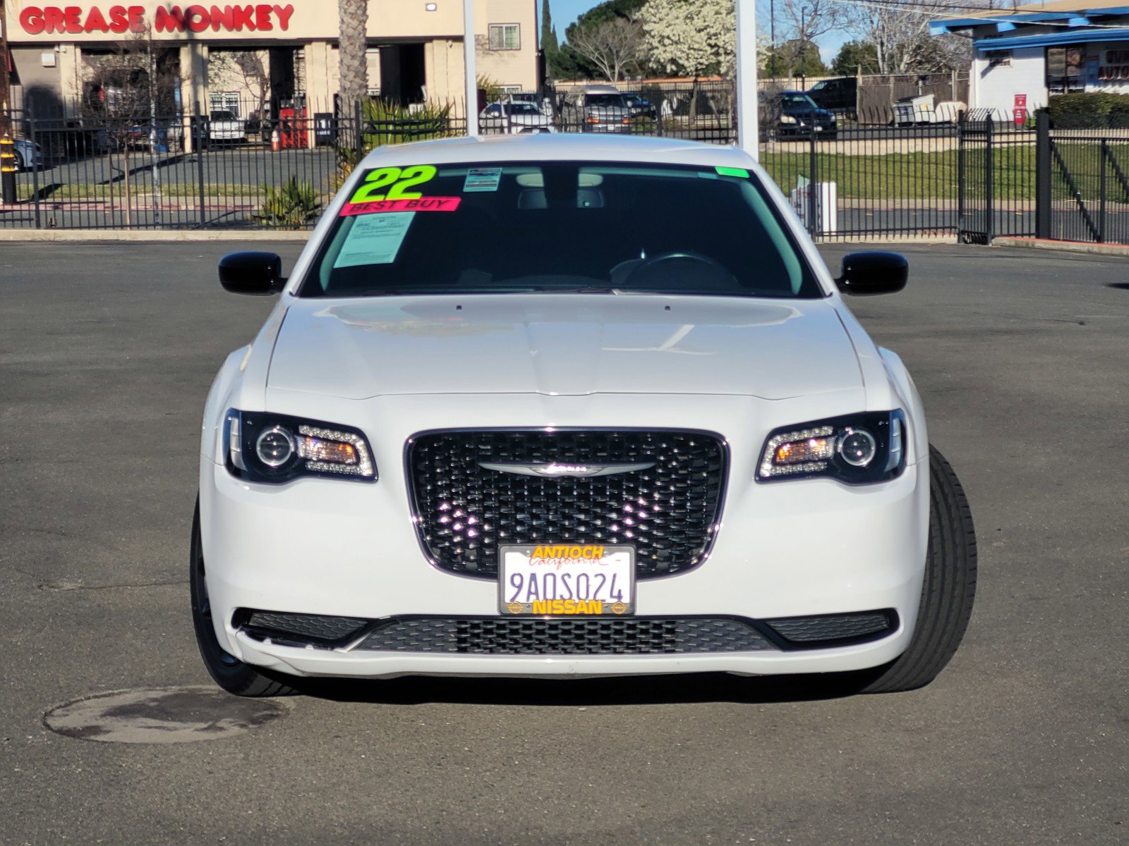 2022 Chrysler 300 Touring photo 2