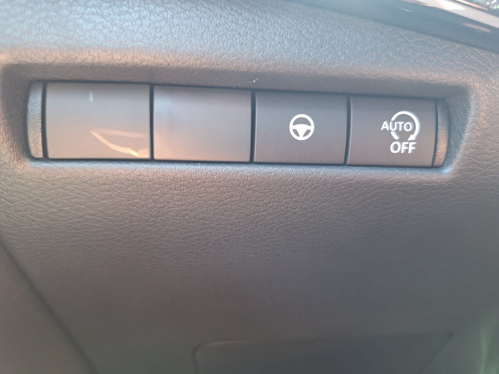 2025 Nissan Kicks SR photo 12