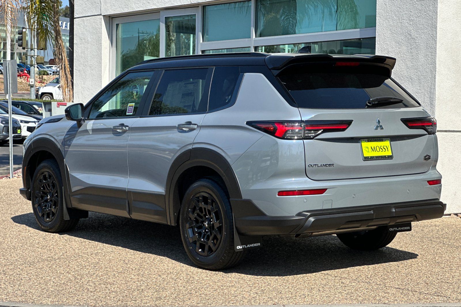 2025 Mitsubishi Outlander SE photo 6