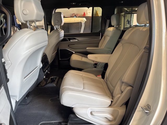 2025 Jeep Wagoneer L Series III photo 3