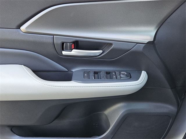 2025 Toyota Grand Highlander XLE photo 26