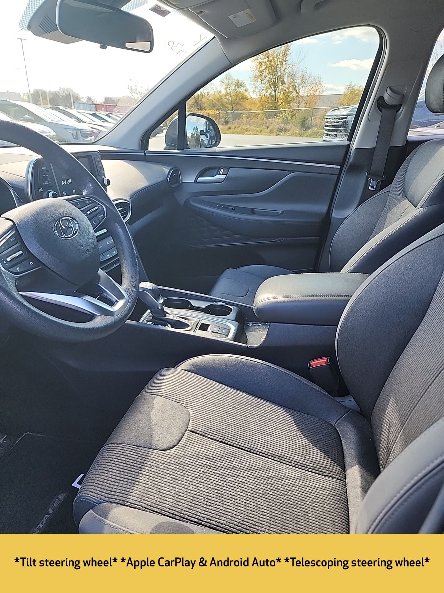 2020 Hyundai Santa Fe SE photo 4