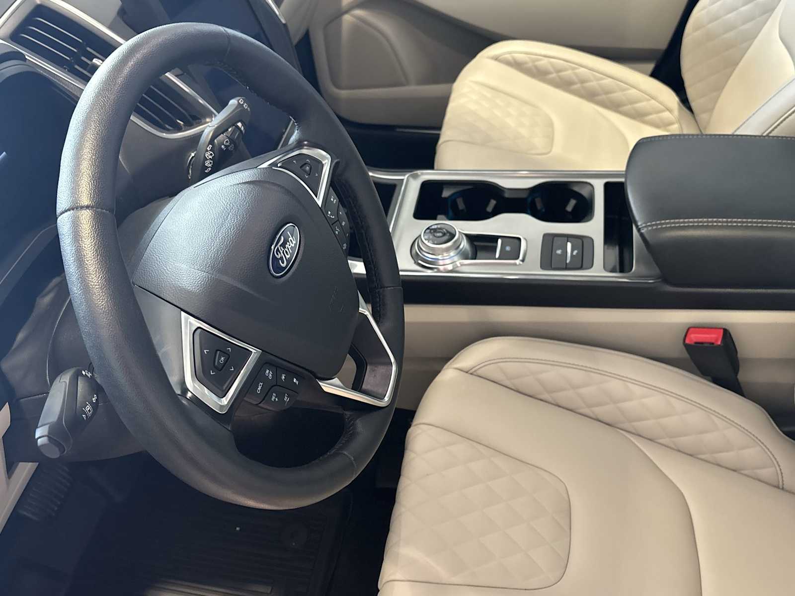 2024 Ford Edge Titanium photo 19