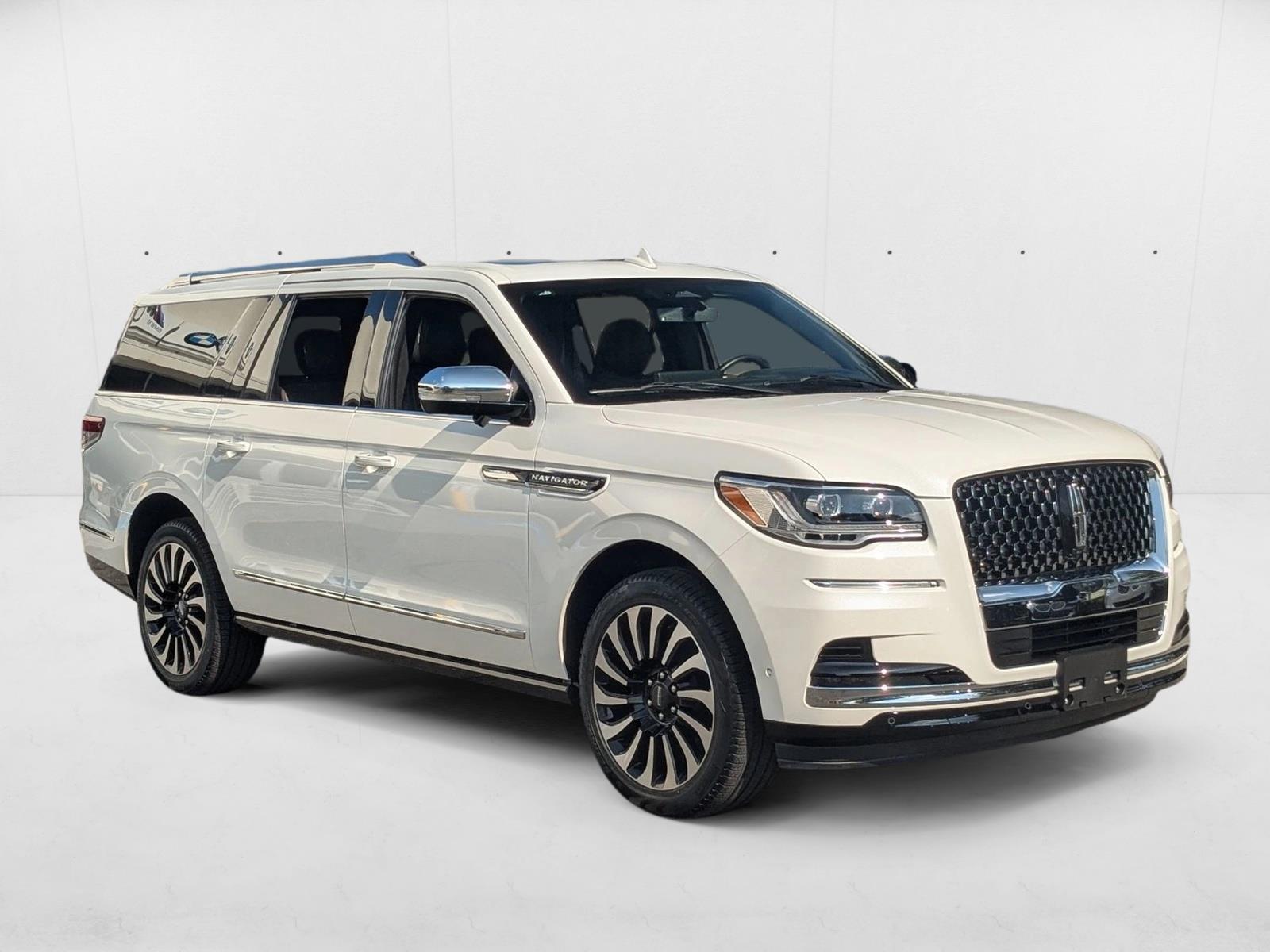 2024 Lincoln Navigator Black Label photo 3