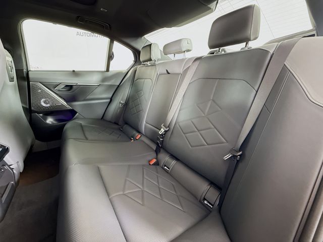 2026 Bmw 550e xDrive photo 24