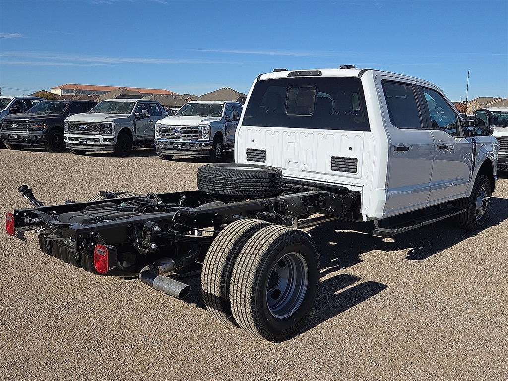 2026 Ford F-350 Super Duty Chassis Cab XL's photo