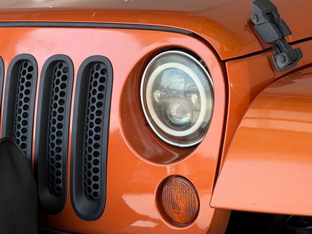2011 Jeep Wrangler Sahara photo 9
