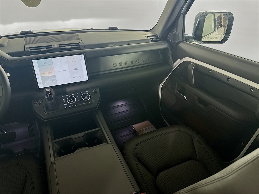 2025 Land Rover Defender 110 X-Dynamic SE photo 15