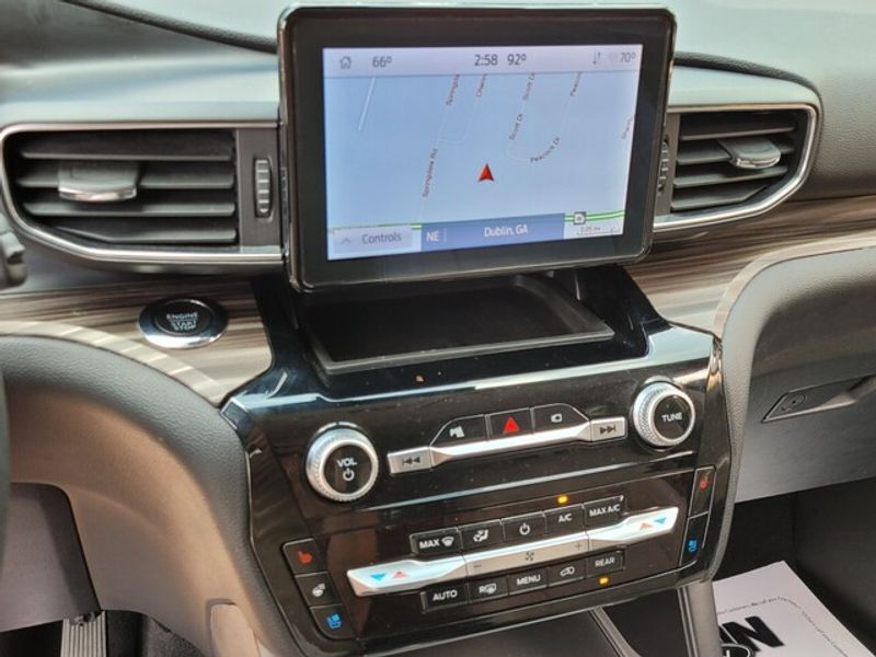 2022 Ford Explorer Limited photo 17