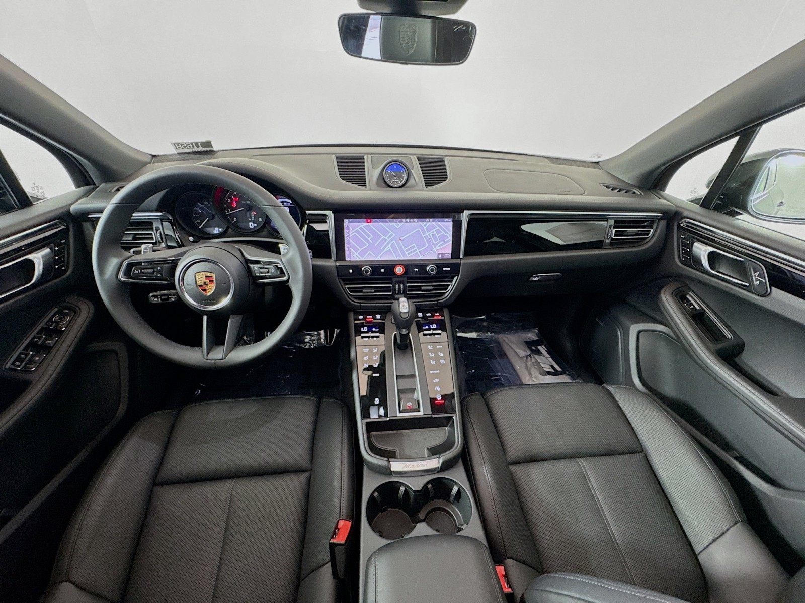2025 Porsche Macan T photo 18