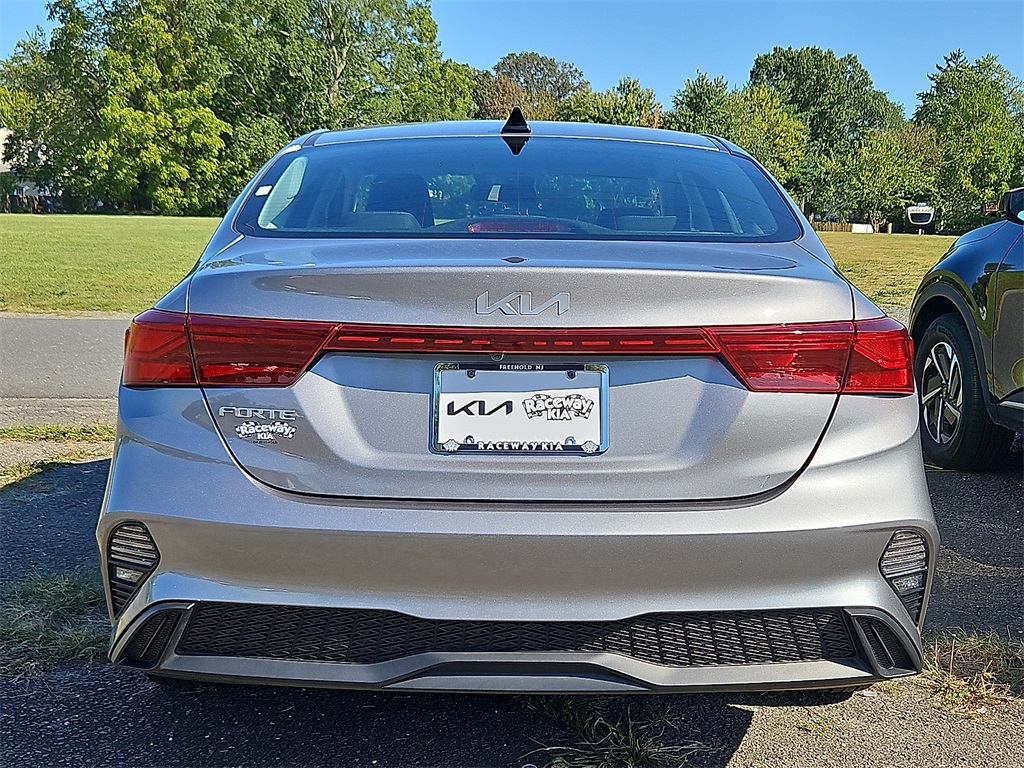 2023 Kia Forte LXS photo 6