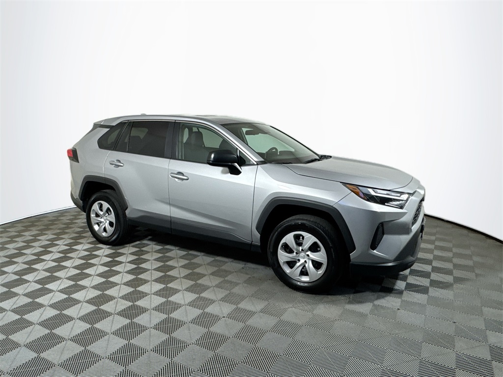 2024 Toyota RAV4 LE photo 4